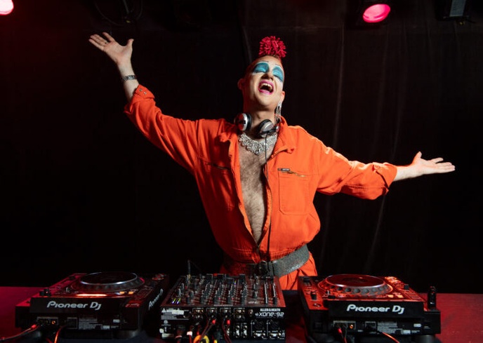 DJ CLAUSETTE