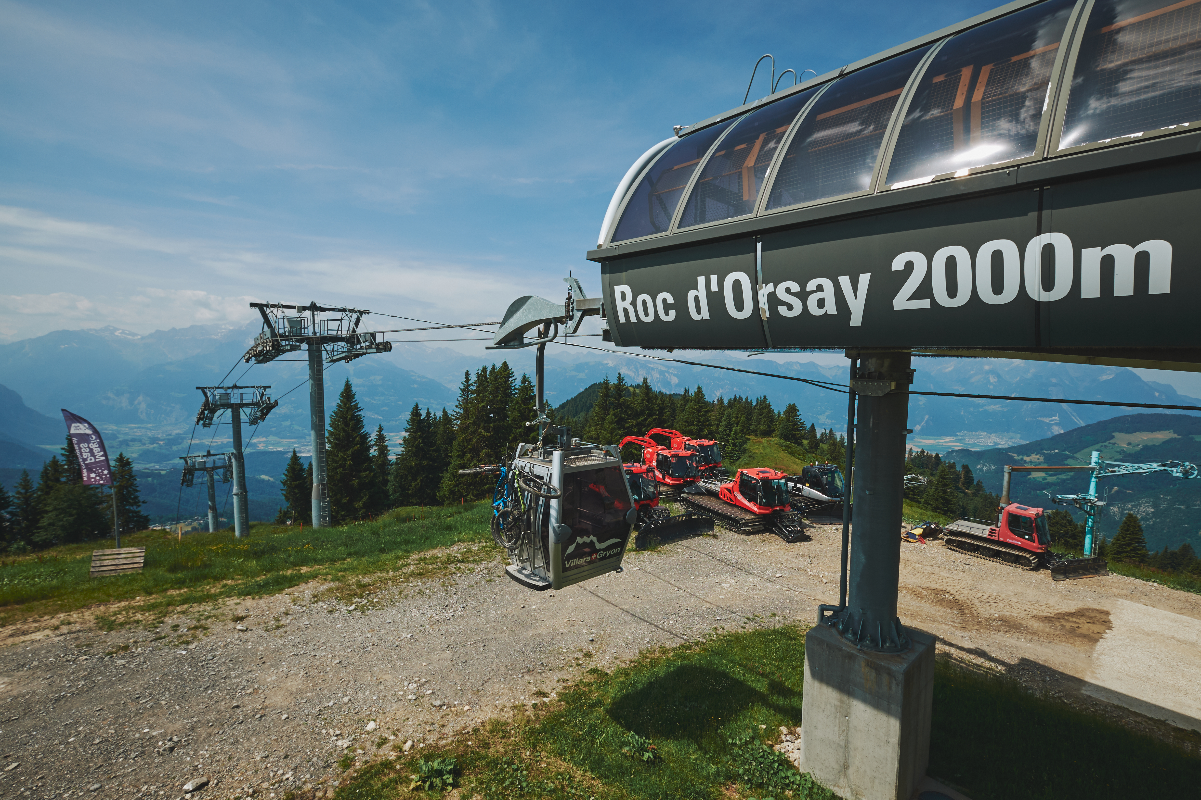 Télécabine du Roc d'Orsay au-dessus de Villars-sur-Ollon
