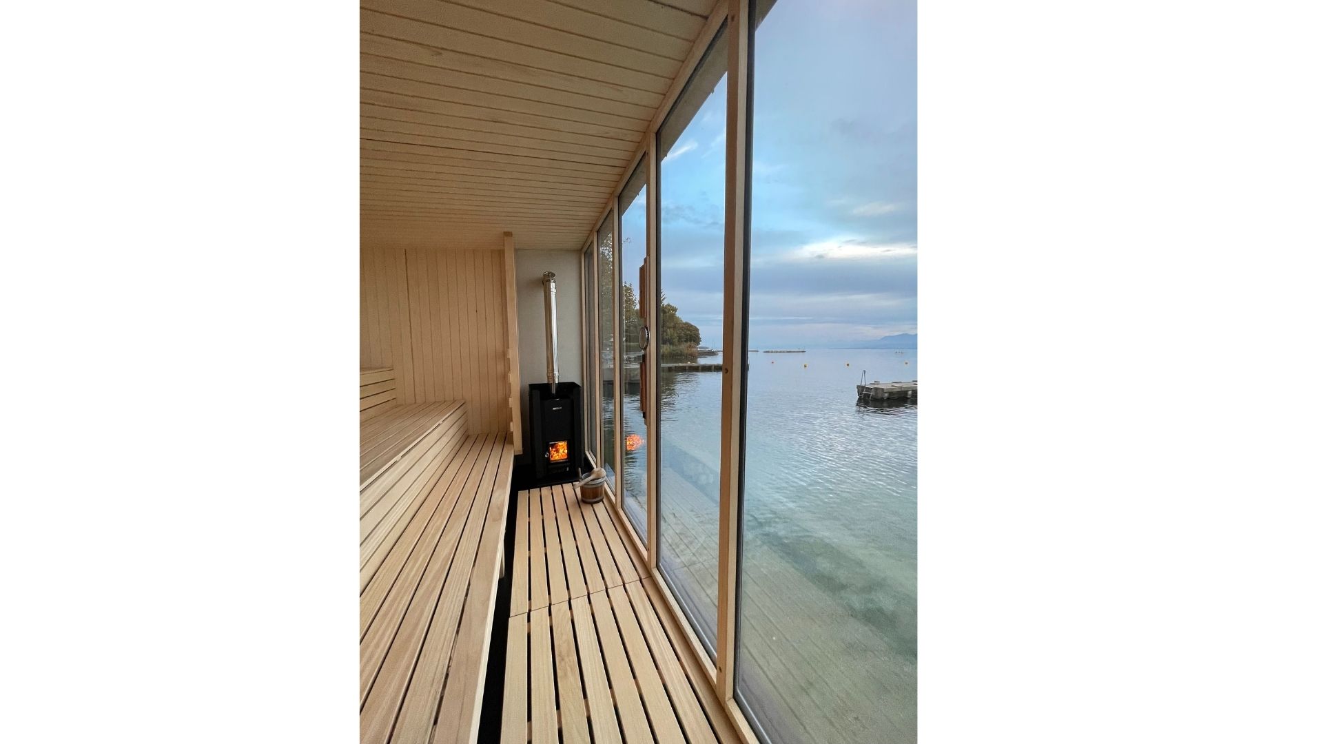 Sauna au bord du Lac Léman en hiver - Nyon