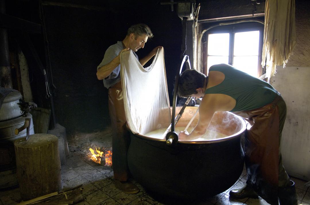 The Maison de l’Etivaz and the Caves à fromage